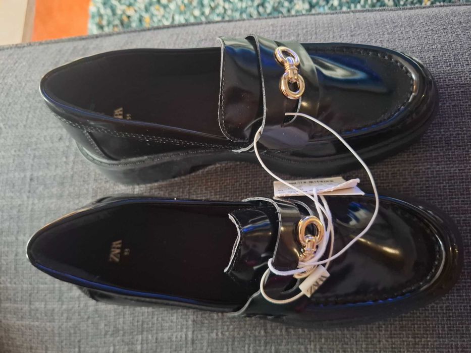 Mocassins pretos de efeito envernizado zara(novos)