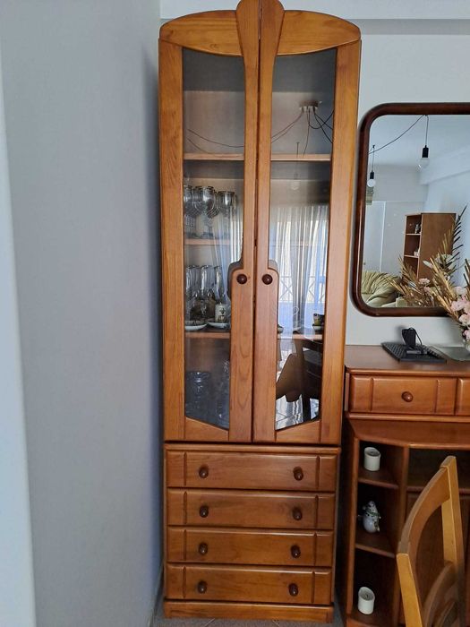 Sala completa em pinho mel (estantes, cristaleira, móvel TV, mesa)