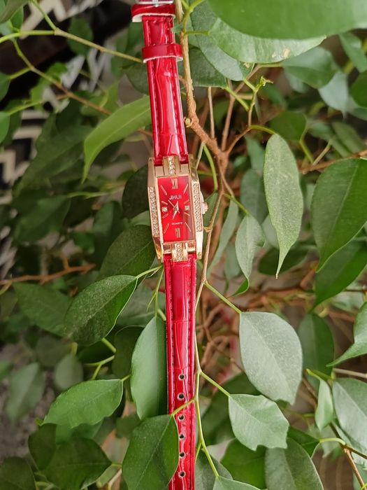 Жіночий годинник новий