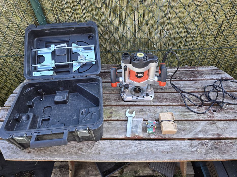 Frezarka Black&Decker KW1600E + skrzynia transportowa