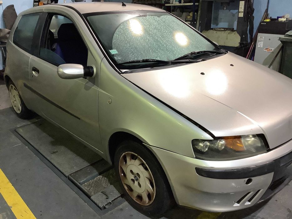 Fiat Punto 188 1.2i 3p - 2000 - Para peças