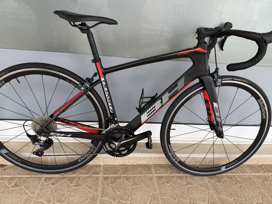 Bicicleta de estrada - Carbono - Bem equipada