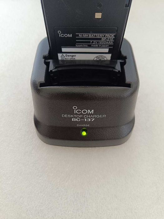 Аккумулятор литиевый для рации Icom, с зарядным устройством.