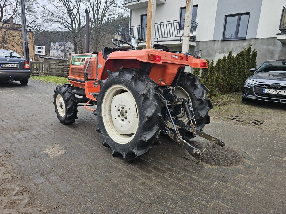 Traktor traktorek ciągnik ciągniczek ogrodowy hinomoto n239