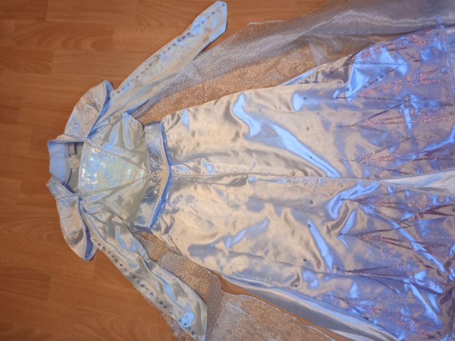 Эльза, Снегурочка, Снежная Королева на 7-9 лет.Disney