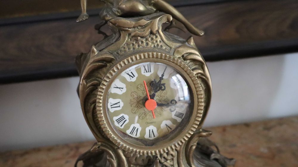 Relógio de mesa em bronze