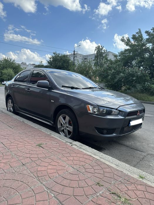 Продам в рассрочку mitsubishi Lancer.