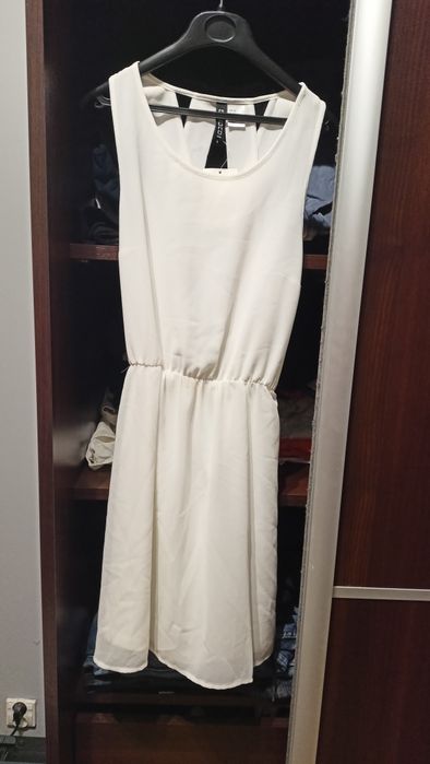 Śliczna sukienka .XXS. H&M. Ecru.