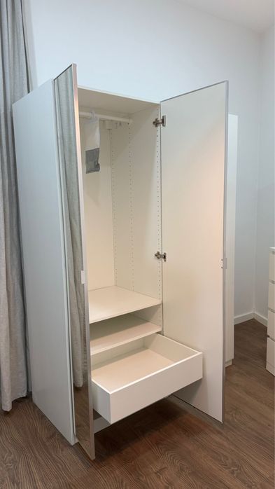 Roupeiro PAX com espelho - Como novo