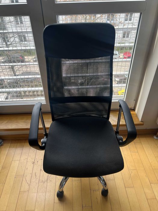 Krzesło biurowe BILLUM czarny [używane]