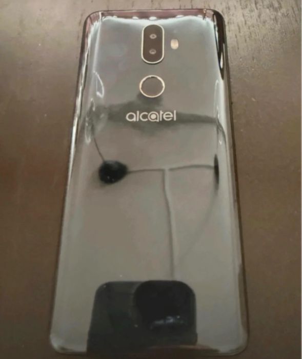 Alcatel 3v , dual sim, em excelente estado completo