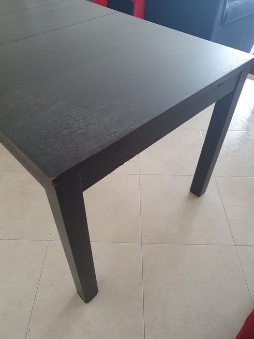 Mesa extensível + possibilidade cadeiras