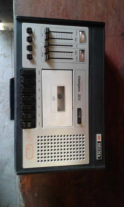 Усилитель . Магнитофон . Колонки . Видеомагнитофон .