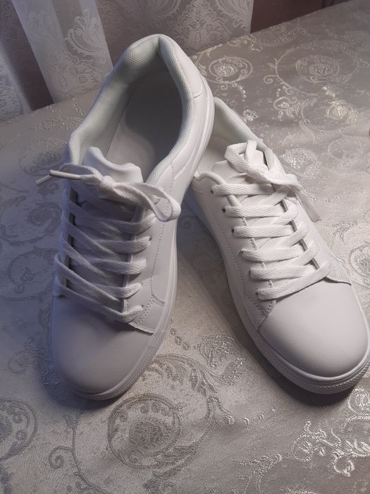 Кросівки  жіночі