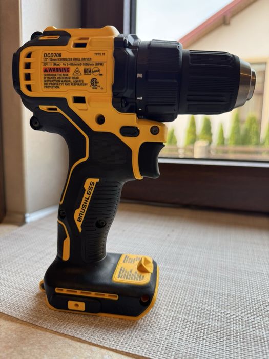 Дриль-шурупокрут акумуляторний, безщітковий, DeWALT 18V/XR DCD708N тушка + сумка