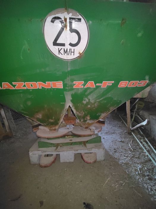 Rozsiewacz nawozów Amazon 803 Zetor