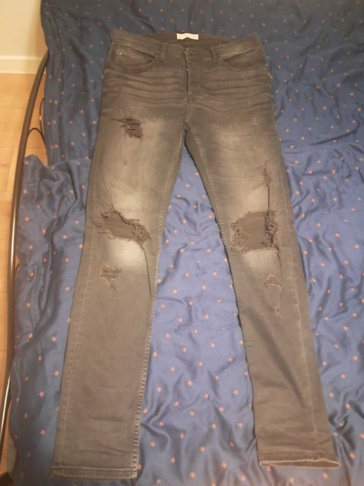 Spodnie męskie dziury