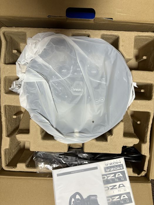 Moza R5 Bundle (руль + база + педалі + накладка)