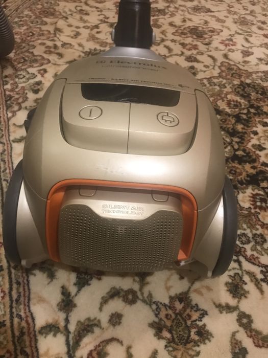 Пилосос Electrolux 1800w