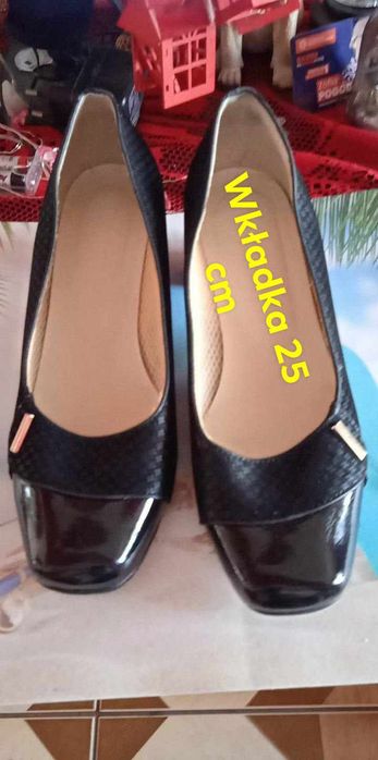 Buty na obcasie r 37