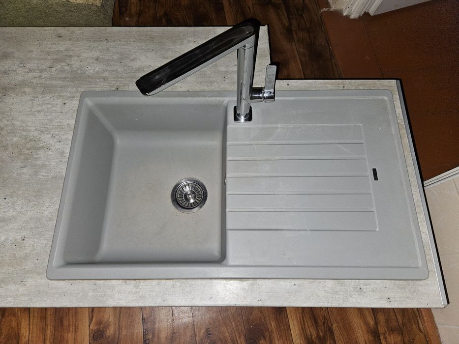 Zlew kuchenny z kranem