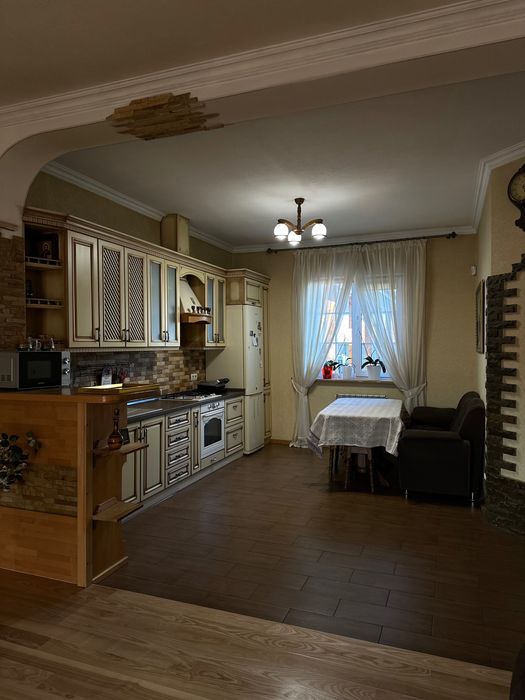 Продам одноповерховий будинок  на дві сім'ї, м.Бровари