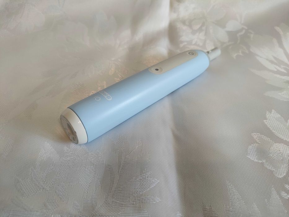 Szczoteczka elektryczna magnetyczna ORAL-B iO Series 3 Ice Blue