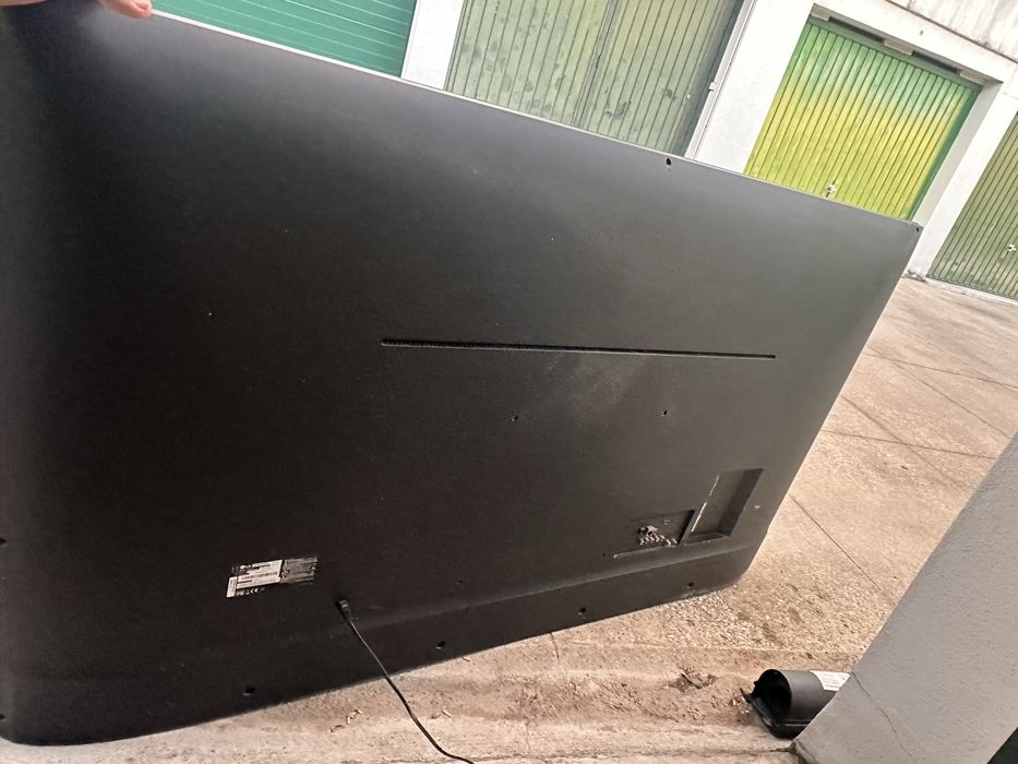 LG 65” 4K Smart TV para peças / reparação