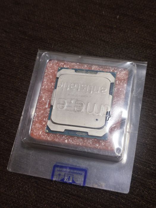Processor intel core i7 6850K 3.60GHZ 
W dobrym stanie