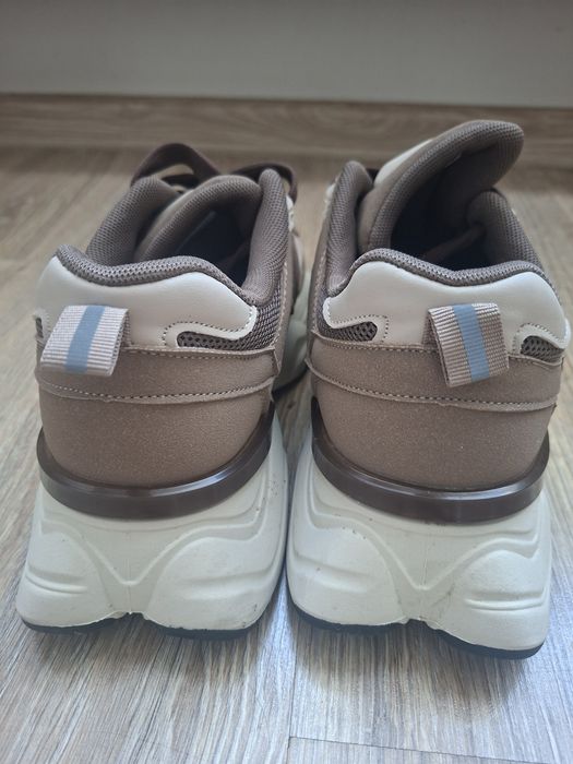 Sneakersy czekoladowe r.40