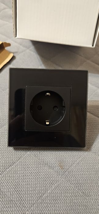 Gniazdo elektryczne BSEED czarne 10szt