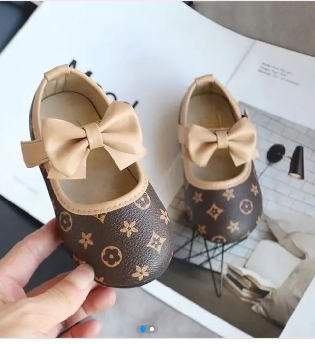 Туфельки на дівчинку