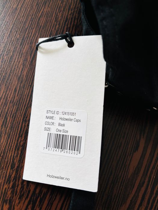 Czapka z daszkiem Holzweiler nowa unisex one size