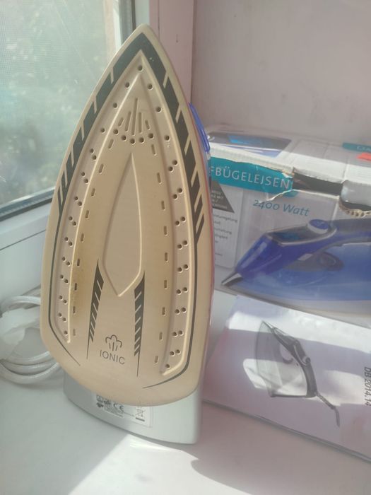Паровой утюг QUIGG DB 2014.14 (2400W) с ЖК-дисплеем