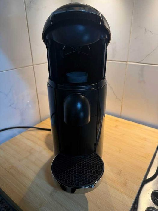 Máquina de Café Nespresso Vertuo – Como Nova + Oferta Espumador de Leite