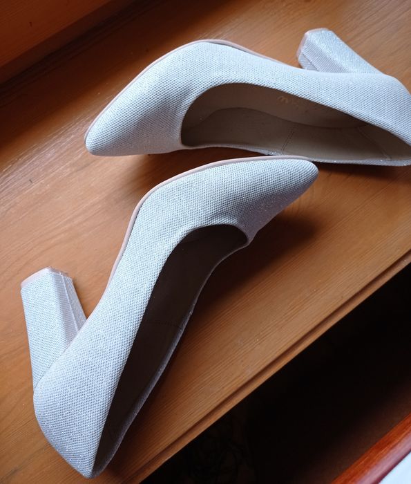 Buty damskie na obcasie r. 38