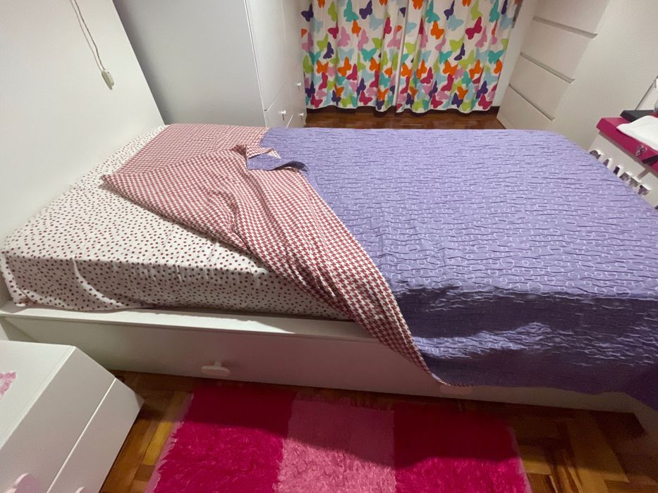 Cama individual com gavetão