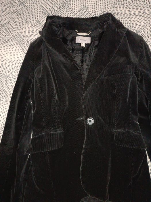 Roupa de Senhora calças, body, casaco, colete e saias