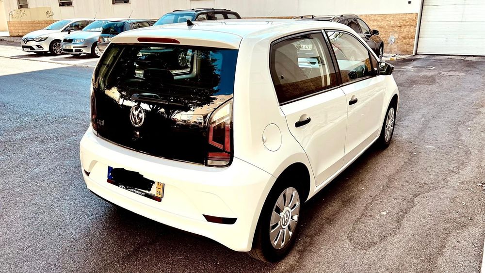 Volkswagen Up! 2017 – Excelente Estado – Económico e Fiável