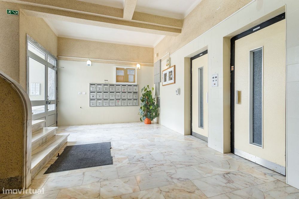 Apartamento T2 para Arrendamento | Largo Padre Américo, Massamá