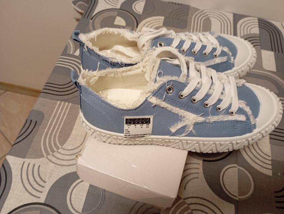 Trampki damskie nowe - 41