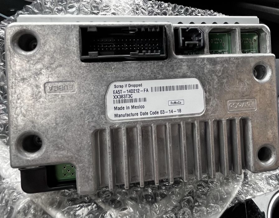 Штатна мультимедіа Sync 2 +hub