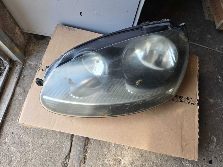 lampa przód VW Golf 5 V