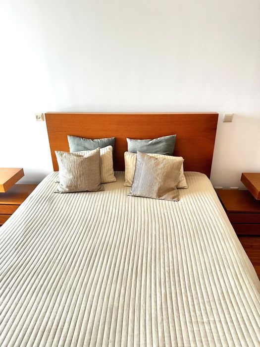Mobilia de quarto de casal em Carvalho