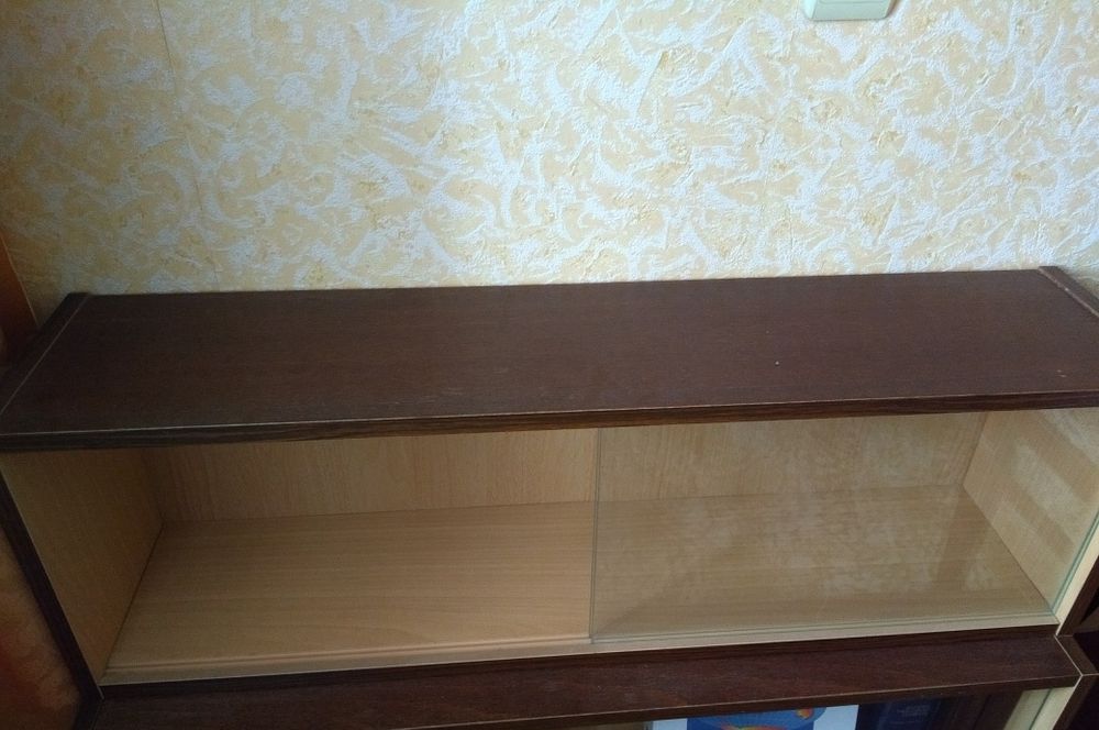 Книжні полки метрові зі склом