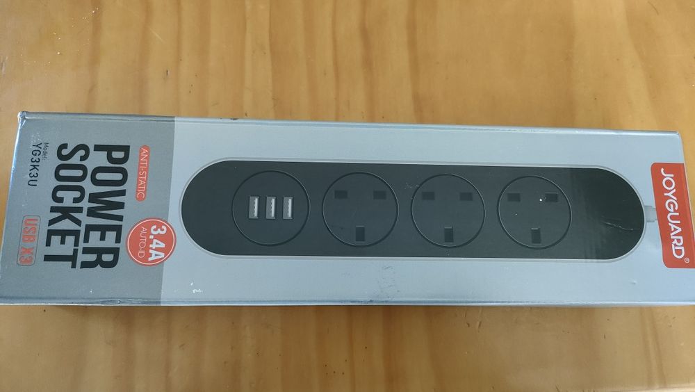 Tomada elétrica com entrada USB