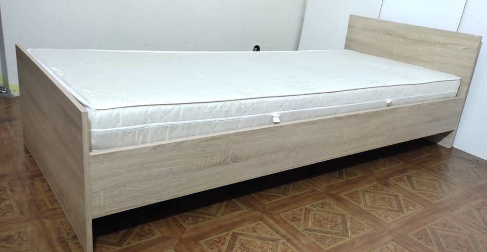 Łóżko IKEA  90x200 cm.Z Materacem FDM .