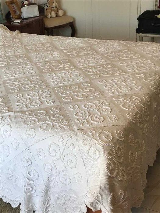 Colcha de cama de casal em Crochê feita  à mão