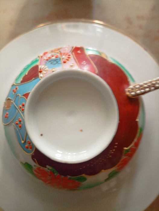 6 Chávenas, 6 pires e 6 pratos. Motivos Orientais.