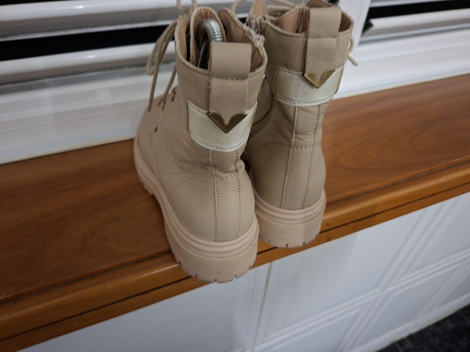 Botas bege nr. 38